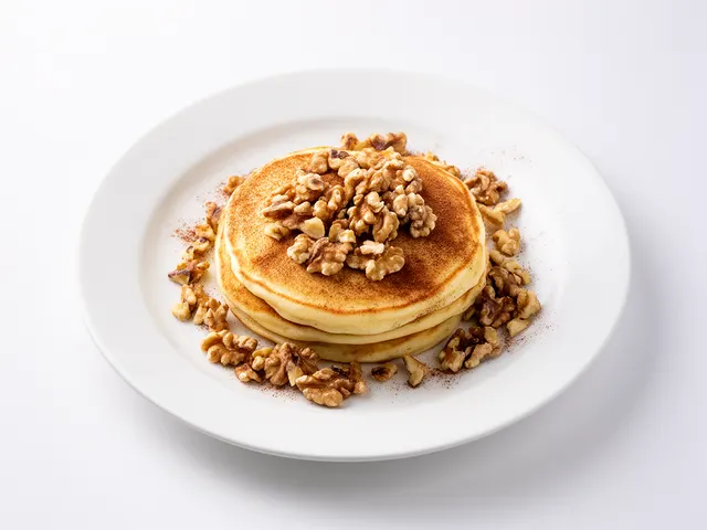 Low FODMAP Fluffy Pancakes with Walnuts and Cinnamon