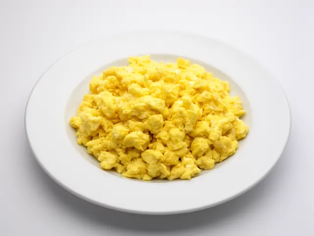 Low FODMAP Scrambled Eggs with Smoked Salmon and Spinach