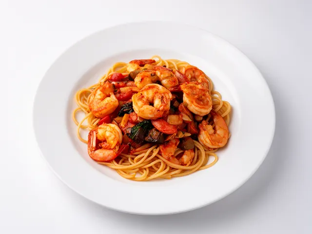 Low FODMAP Shrimp Puttanesca with Linguine